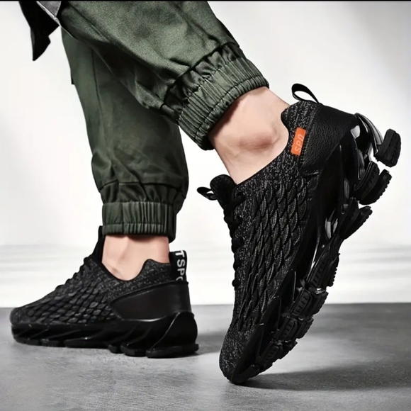 Shock Absorption Sports Shoes for Men's Outdoor Training - Picture 1 of 4